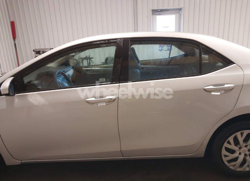 Photo 15 of 2017 Toyota Corolla LE (VIN 2T1BURHE2HC911644)