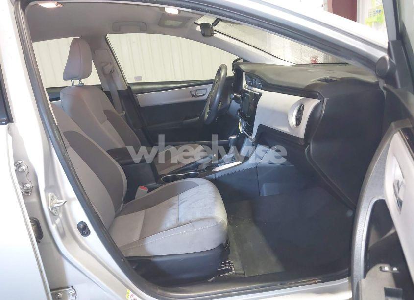 Photo 5 of 2017 Toyota Corolla LE (VIN 2T1BURHE2HC911644)