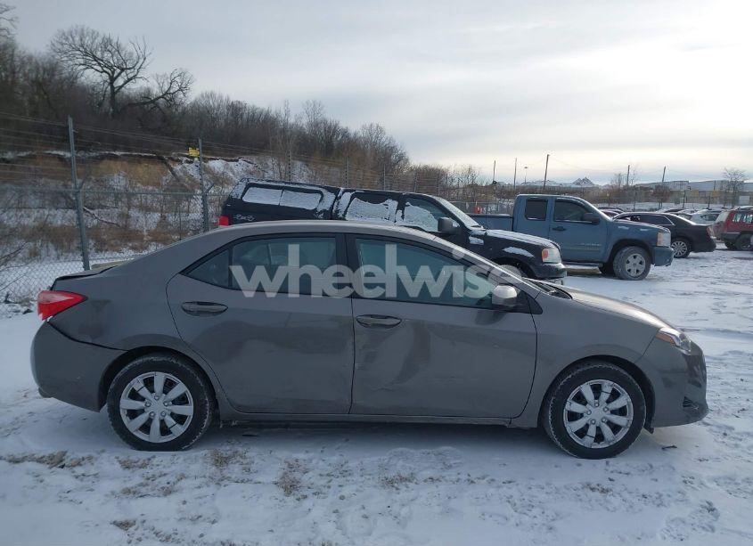 Photo 13 of 2017 Toyota Corolla LE (VIN 2T1BURHE2HC929335)