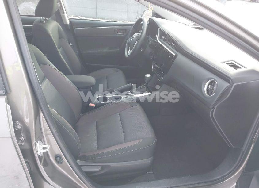 Photo 5 of 2017 Toyota Corolla LE (VIN 2T1BURHE2HC929335)