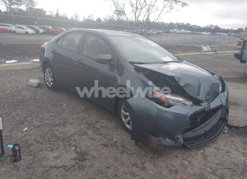 2017 Toyota Corolla LE (VIN 2T1BURHE2HC962755) main photo