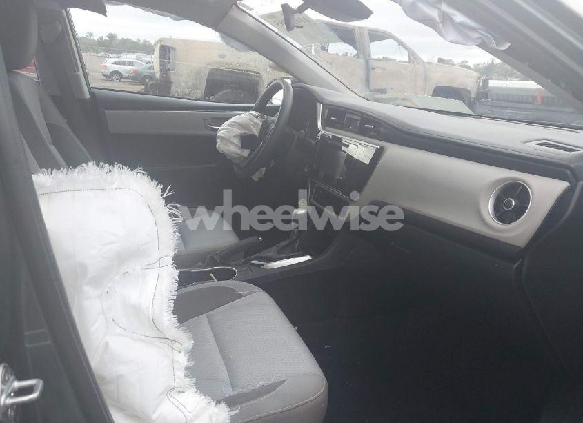 Photo 5 of 2017 Toyota Corolla LE (VIN 2T1BURHE2HC962755)