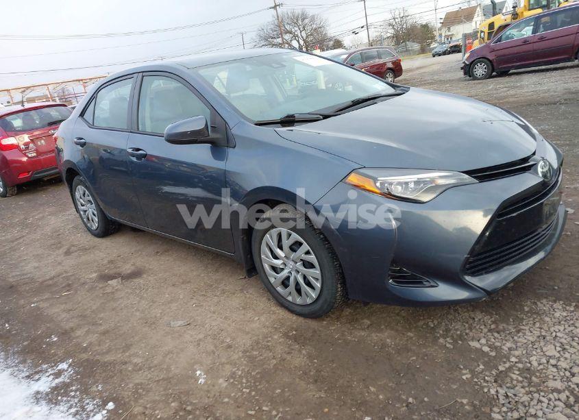 2017 Toyota Corolla LE (VIN 2T1BURHE2HC963307) main photo