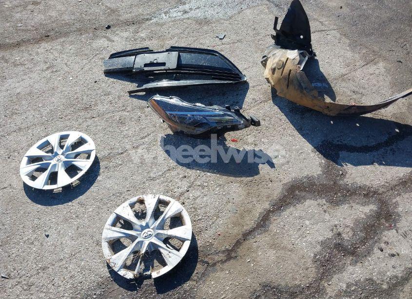 Photo 12 of 2018 Toyota Corolla L (VIN 2T1BURHE2JC000395)