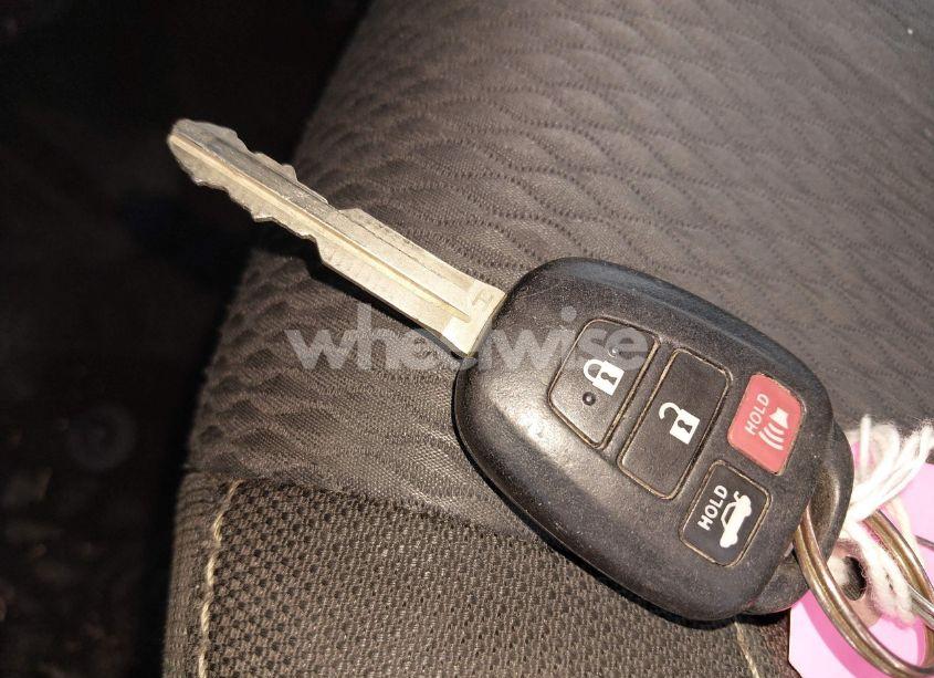 Photo 11 of 2018 Toyota Corolla LE (VIN 2T1BURHE2JC018752)