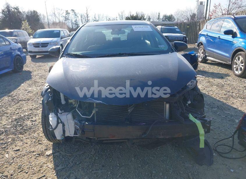 Photo 13 of 2018 Toyota Corolla LE (VIN 2T1BURHE2JC018752)