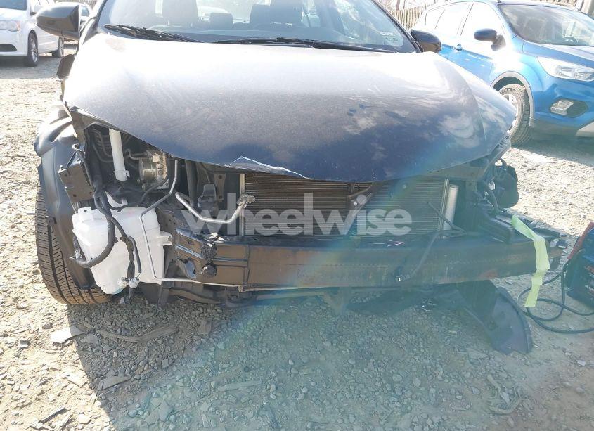 Photo 18 of 2018 Toyota Corolla LE (VIN 2T1BURHE2JC018752)