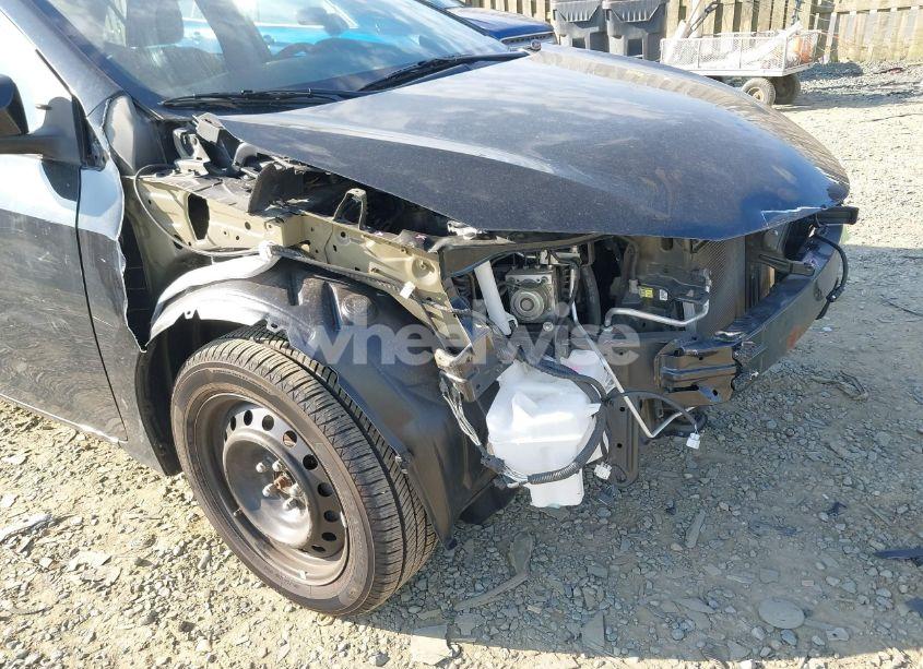 Photo 19 of 2018 Toyota Corolla LE (VIN 2T1BURHE2JC018752)