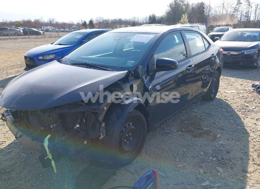 Photo 2 of 2018 Toyota Corolla LE (VIN 2T1BURHE2JC018752)