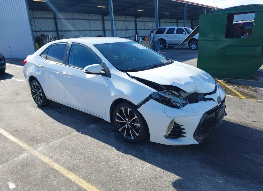 2018 Toyota Corolla SE (VIN 2T1BURHE2JC026575) main photo