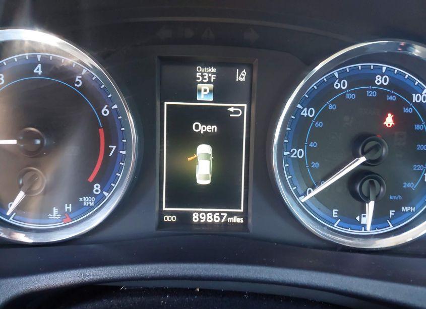 Photo 15 of 2018 Toyota Corolla SE (VIN 2T1BURHE2JC026575)