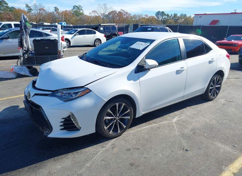 Photo 2 of 2018 Toyota Corolla SE (VIN 2T1BURHE2JC026575)
