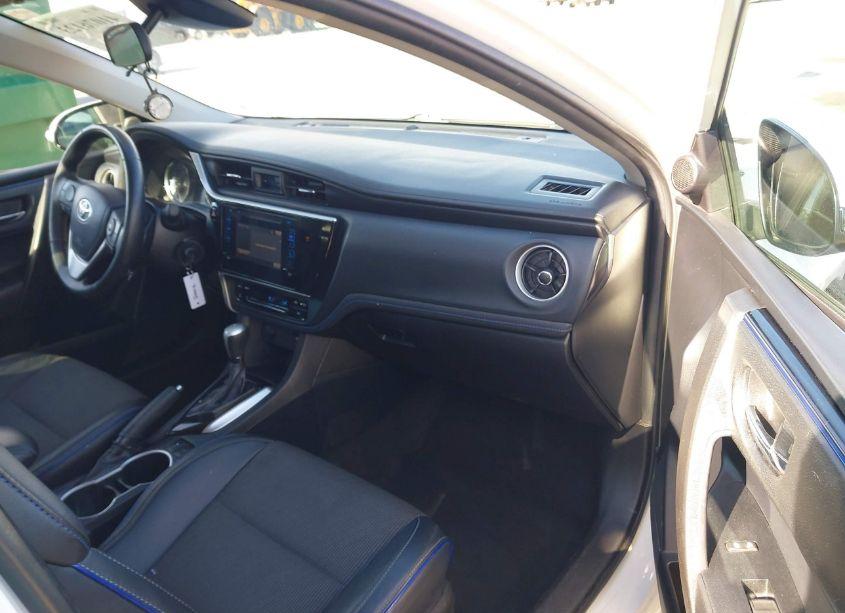 Photo 5 of 2018 Toyota Corolla SE (VIN 2T1BURHE2JC026575)