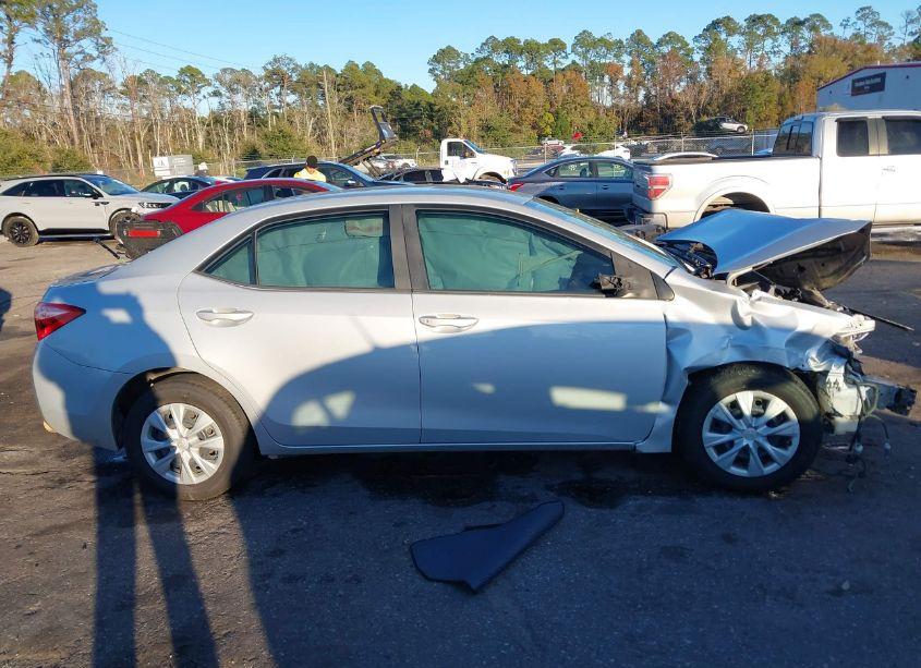 Photo 13 of 2018 Toyota Corolla L (VIN 2T1BURHE2JC043540)