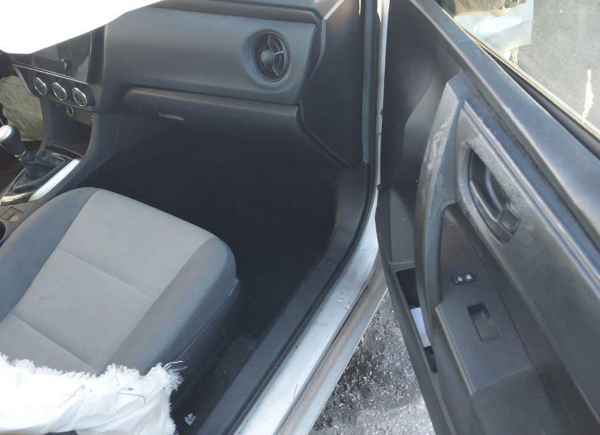 Photo 5 of 2018 Toyota Corolla L (VIN 2T1BURHE2JC043540)