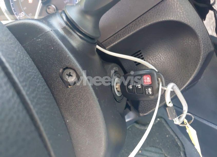 Photo 11 of 2018 Toyota Corolla LE (VIN 2T1BURHE2JC043831)