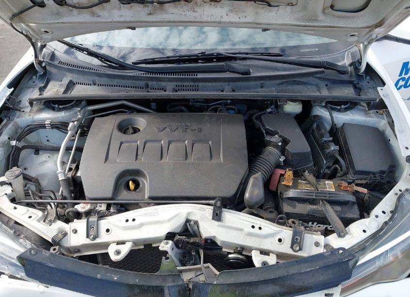 Photo 10 of 2018 Toyota Corolla LE (VIN 2T1BURHE2JC068342)