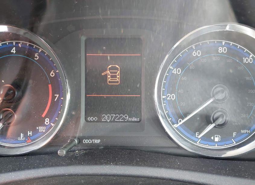 Photo 15 of 2018 Toyota Corolla LE (VIN 2T1BURHE2JC068342)