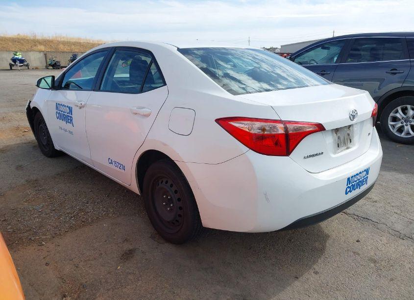 Photo 3 of 2018 Toyota Corolla LE (VIN 2T1BURHE2JC068342)