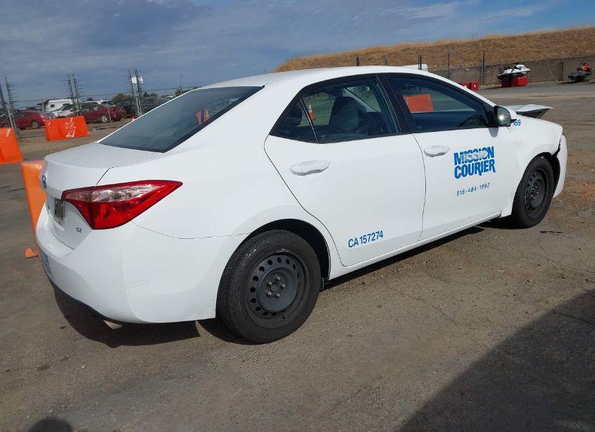 Photo 4 of 2018 Toyota Corolla LE (VIN 2T1BURHE2JC068342)