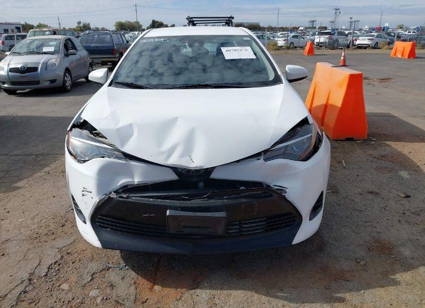 Photo 6 of 2018 Toyota Corolla LE (VIN 2T1BURHE2JC068342)