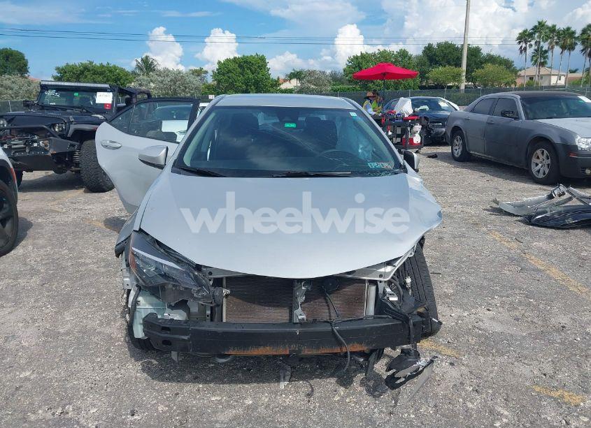 Photo 13 of 2018 Toyota Corolla LE (VIN 2T1BURHE2JC070723)
