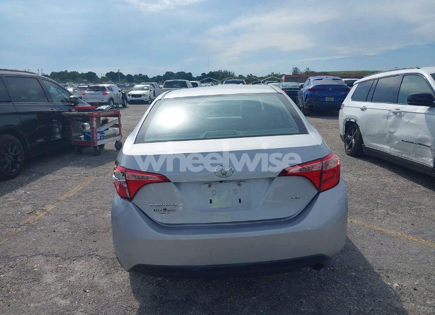 Photo 17 of 2018 Toyota Corolla LE (VIN 2T1BURHE2JC070723)