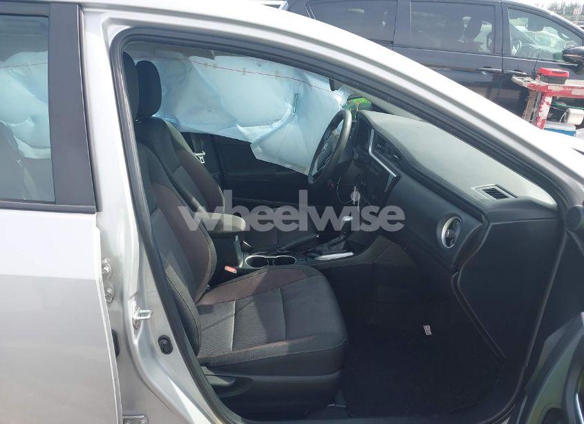 Photo 5 of 2018 Toyota Corolla LE (VIN 2T1BURHE2JC070723)