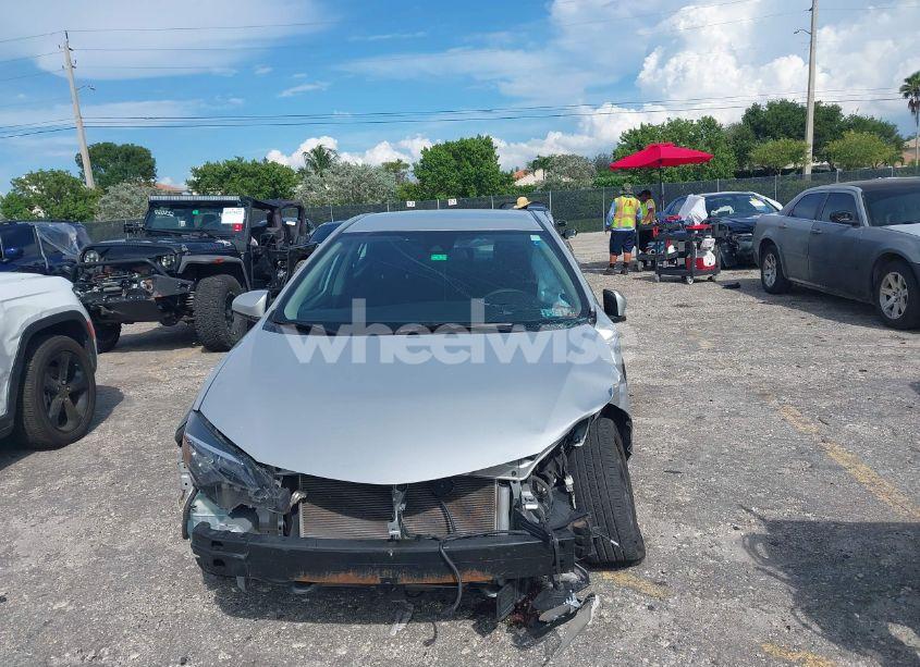 Photo 6 of 2018 Toyota Corolla LE (VIN 2T1BURHE2JC070723)