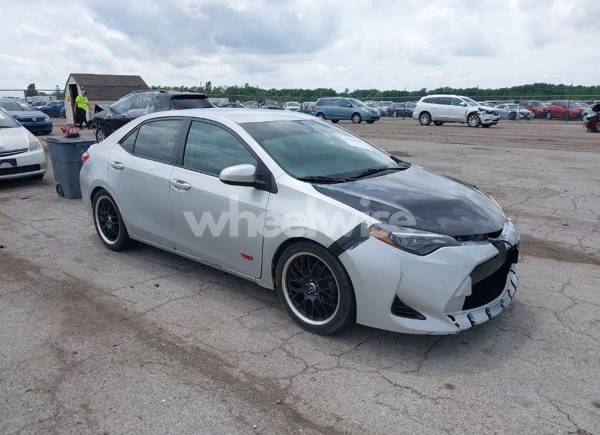 2018 Toyota Corolla L (VIN 2T1BURHE2JC074819) main photo