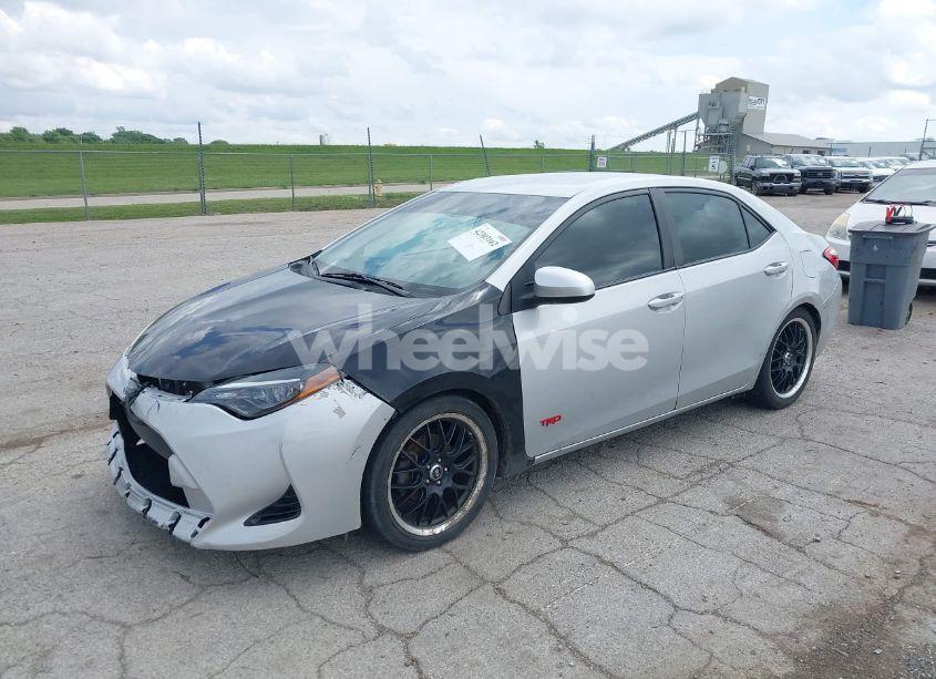 Photo 2 of 2018 Toyota Corolla L (VIN 2T1BURHE2JC074819)