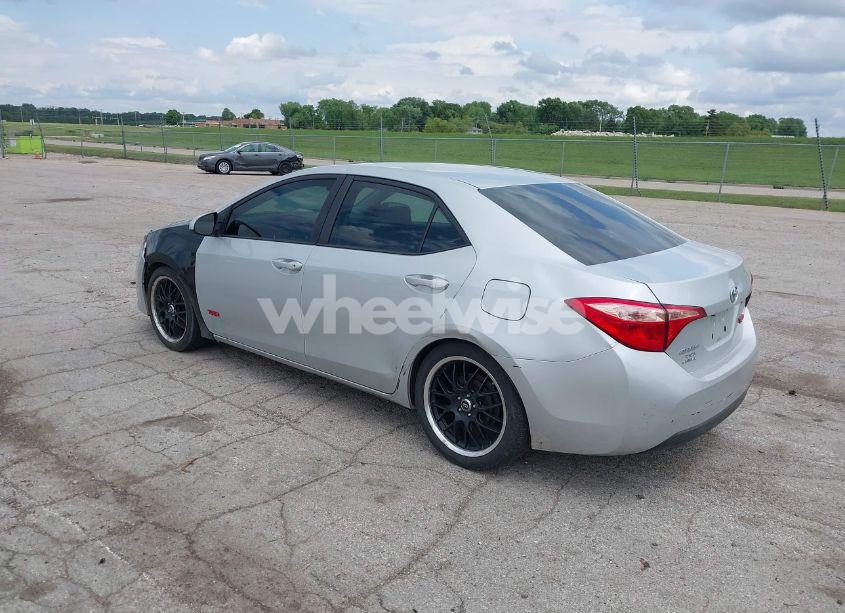 Photo 3 of 2018 Toyota Corolla L (VIN 2T1BURHE2JC074819)