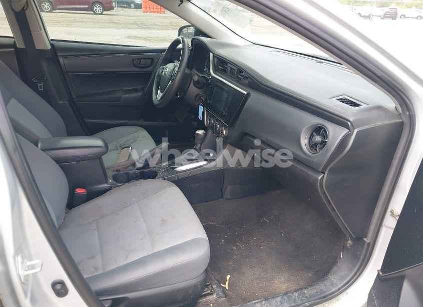 Photo 5 of 2018 Toyota Corolla L (VIN 2T1BURHE2JC074819)