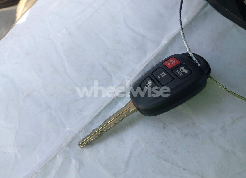 Photo 11 of 2018 Toyota Corolla LE (VIN 2T1BURHE2JC085254)