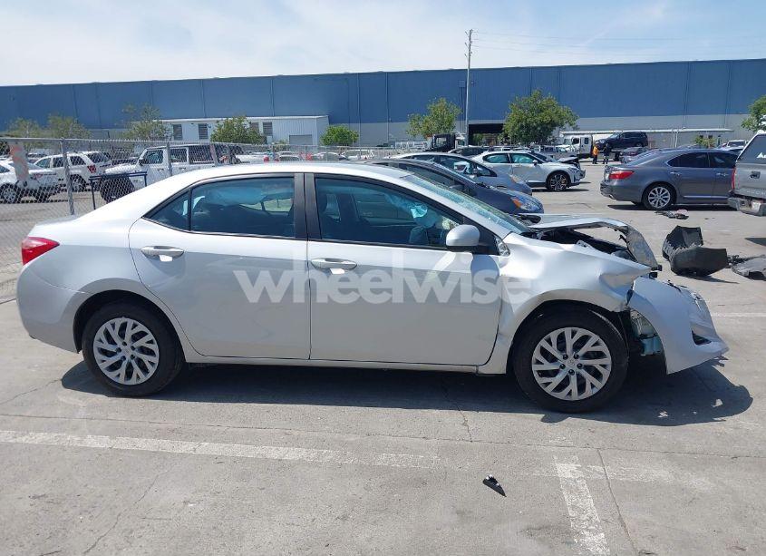 Photo 13 of 2018 Toyota Corolla LE (VIN 2T1BURHE2JC085254)