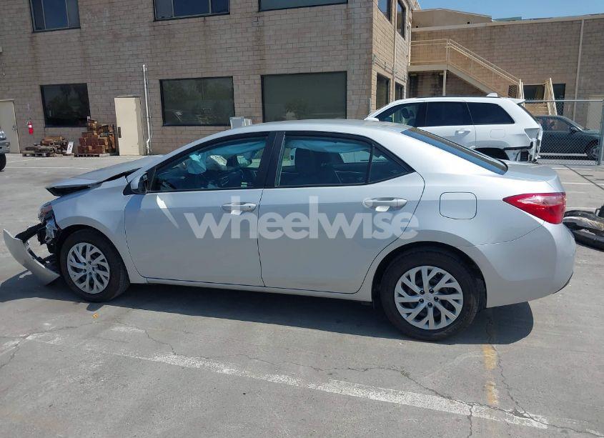 Photo 14 of 2018 Toyota Corolla LE (VIN 2T1BURHE2JC085254)
