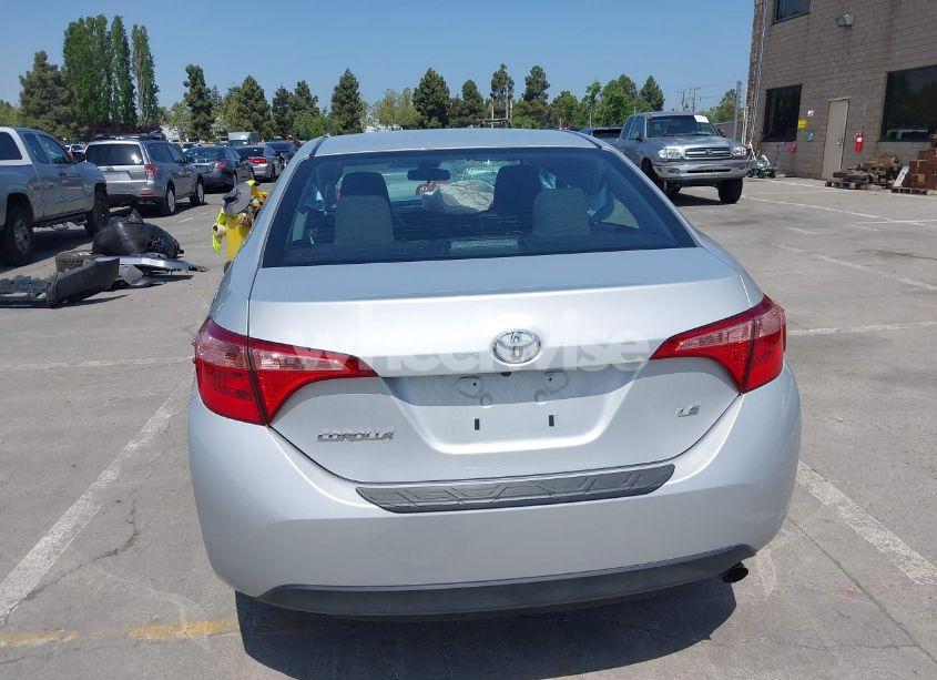 Photo 16 of 2018 Toyota Corolla LE (VIN 2T1BURHE2JC085254)
