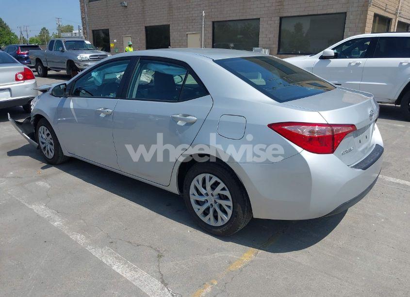 Photo 3 of 2018 Toyota Corolla LE (VIN 2T1BURHE2JC085254)