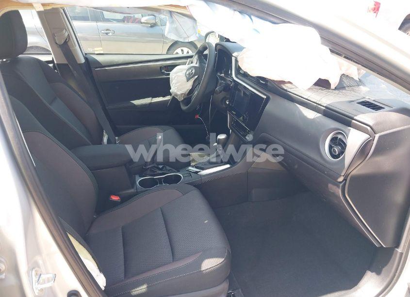 Photo 5 of 2018 Toyota Corolla LE (VIN 2T1BURHE2JC085254)