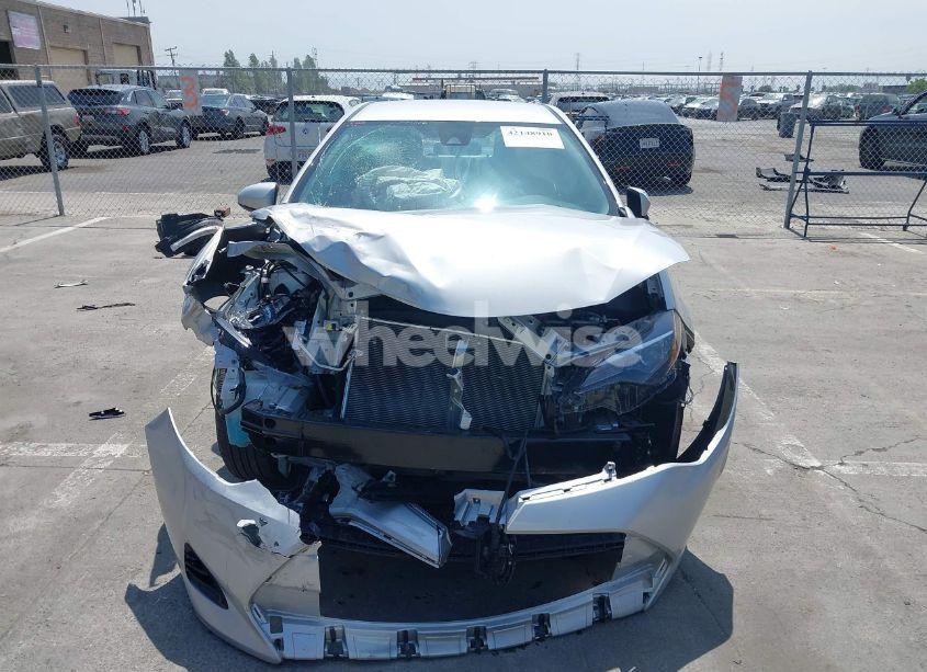 Photo 6 of 2018 Toyota Corolla LE (VIN 2T1BURHE2JC085254)