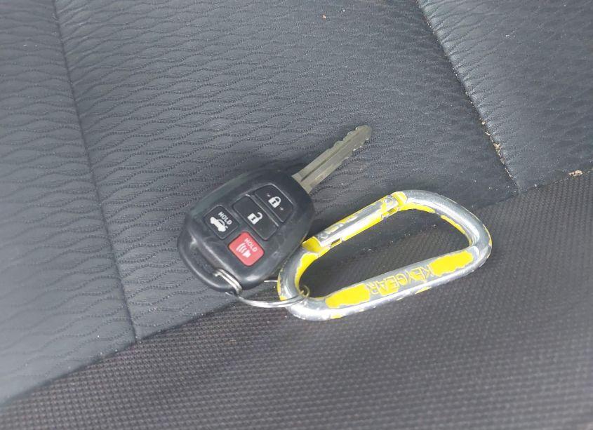 Photo 11 of 2018 Toyota Corolla LE (VIN 2T1BURHE2JC086663)