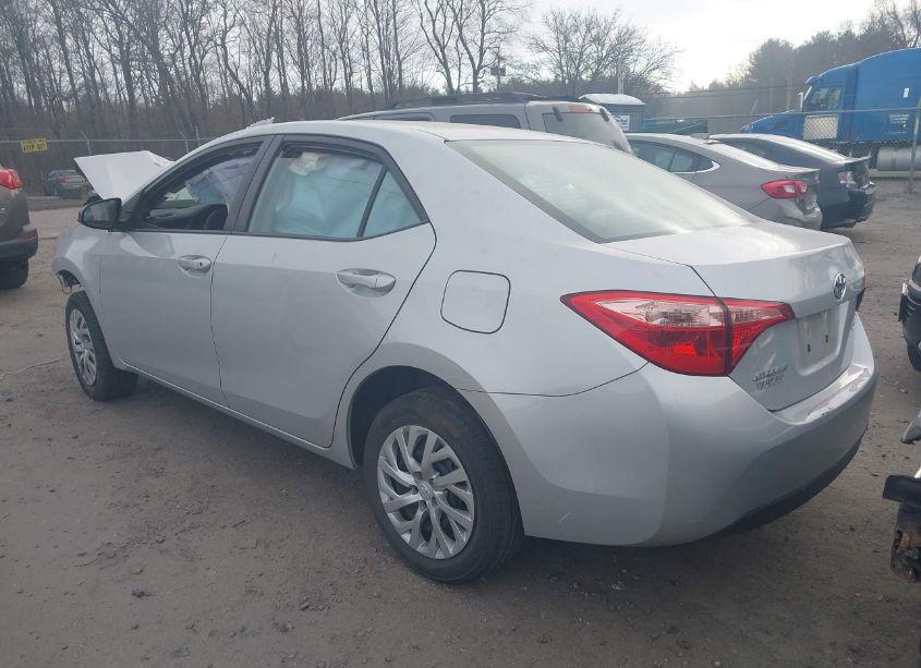 Photo 3 of 2018 Toyota Corolla LE (VIN 2T1BURHE2JC086663)