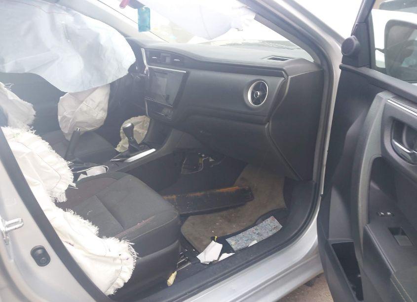 Photo 5 of 2018 Toyota Corolla LE (VIN 2T1BURHE2JC086663)