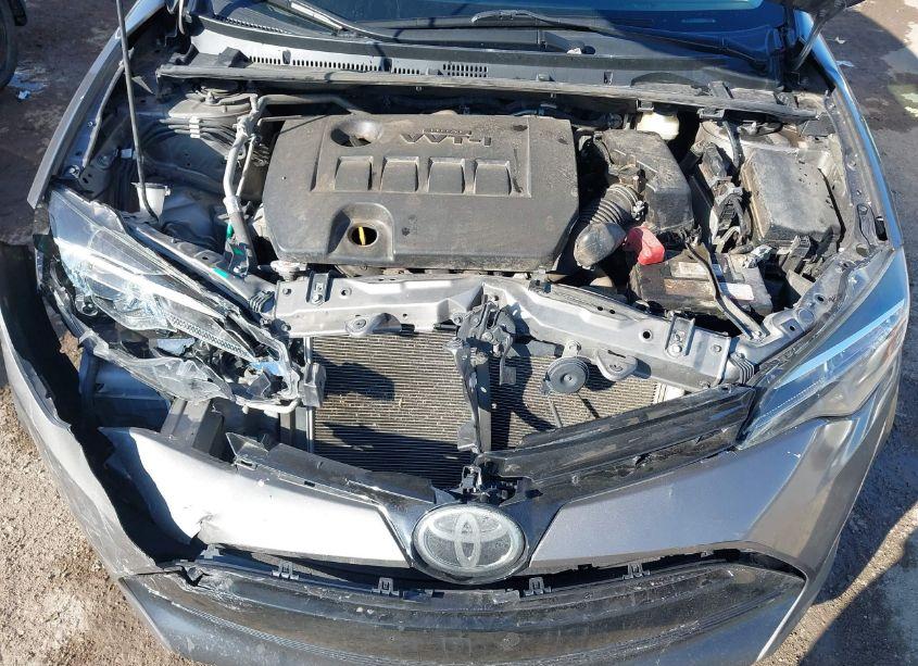 Photo 10 of 2018 Toyota Corolla LE (VIN 2T1BURHE2JC088557)