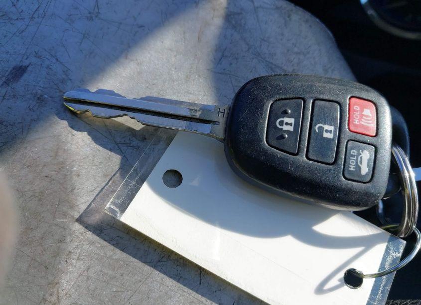 Photo 11 of 2018 Toyota Corolla LE (VIN 2T1BURHE2JC088557)