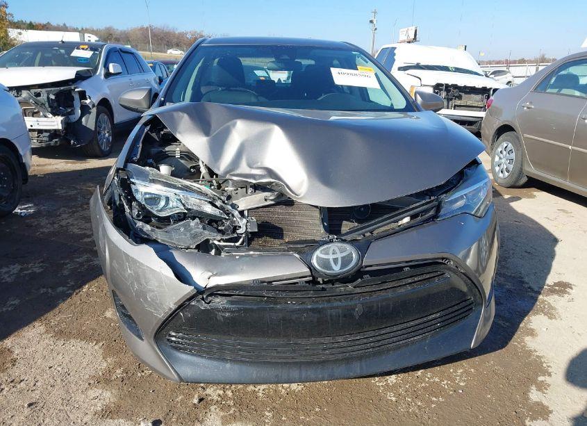 Photo 12 of 2018 Toyota Corolla LE (VIN 2T1BURHE2JC088557)