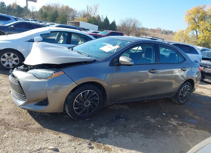Photo 14 of 2018 Toyota Corolla LE (VIN 2T1BURHE2JC088557)