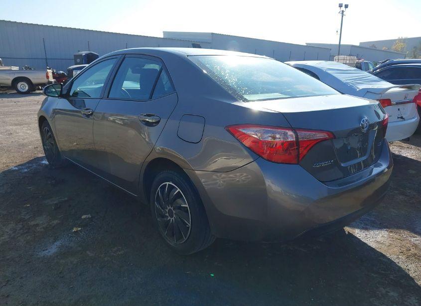 Photo 3 of 2018 Toyota Corolla LE (VIN 2T1BURHE2JC088557)