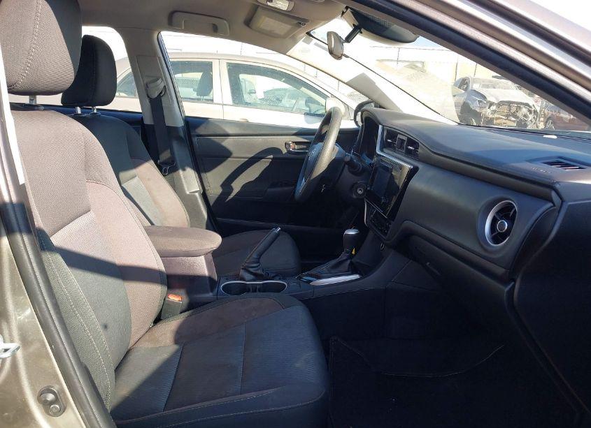 Photo 5 of 2018 Toyota Corolla LE (VIN 2T1BURHE2JC088557)