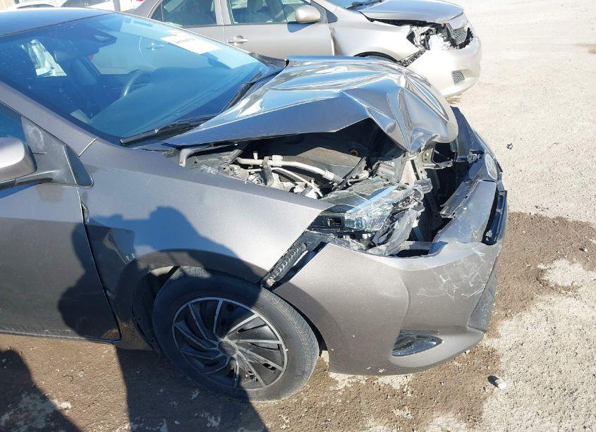 Photo 6 of 2018 Toyota Corolla LE (VIN 2T1BURHE2JC088557)